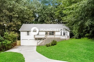 Building Photo - 2741 Hawk Trace NE