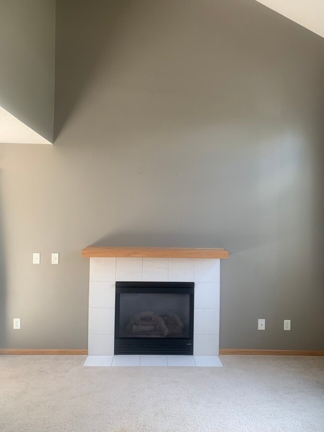 Building Photo - 2610 Yellowstone Dr