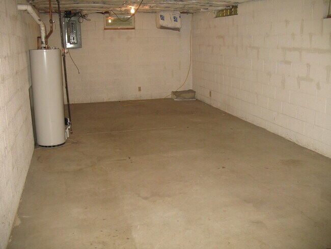 Building Photo - 1207 Mint Dr