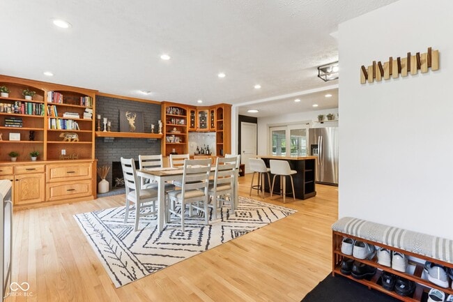 Foto del edificio - 521 Thornberry Dr