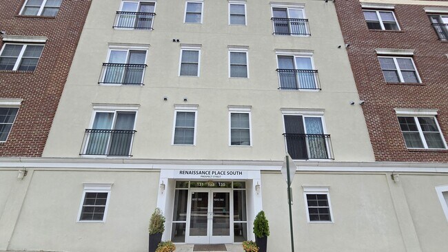 Building Photo - 131 Prospect St