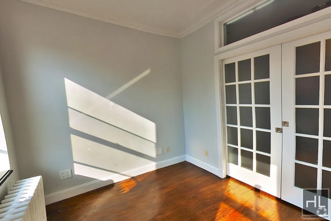 Building Photo - AMAZING TWO BEDROOM APARTMENT!! AMAZING DE...