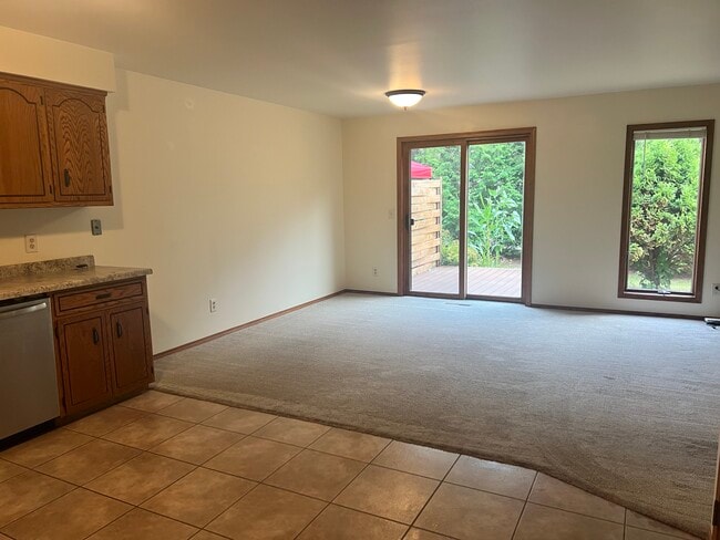 Building Photo - 23 Hollyhock Ct