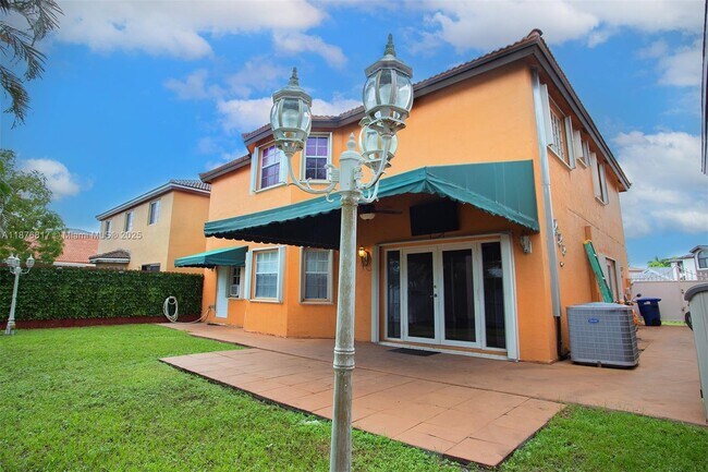 Foto del edificio - 19921 NW 86th Ave