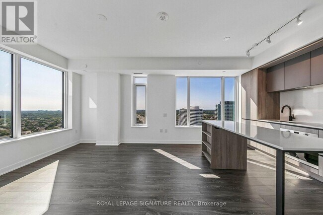 Photo du bâtiment - 2495 Eglinton Ave W