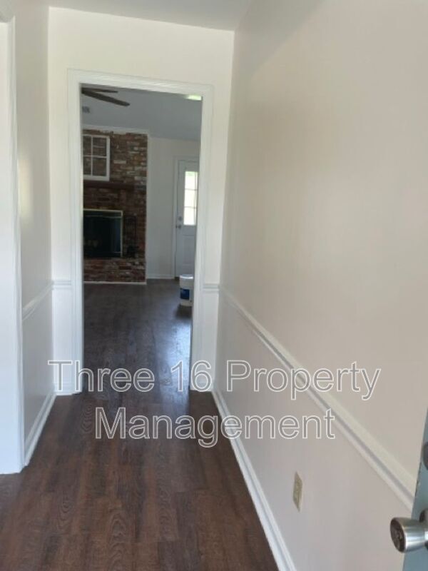 Building Photo - 4207 Fairfield Cir