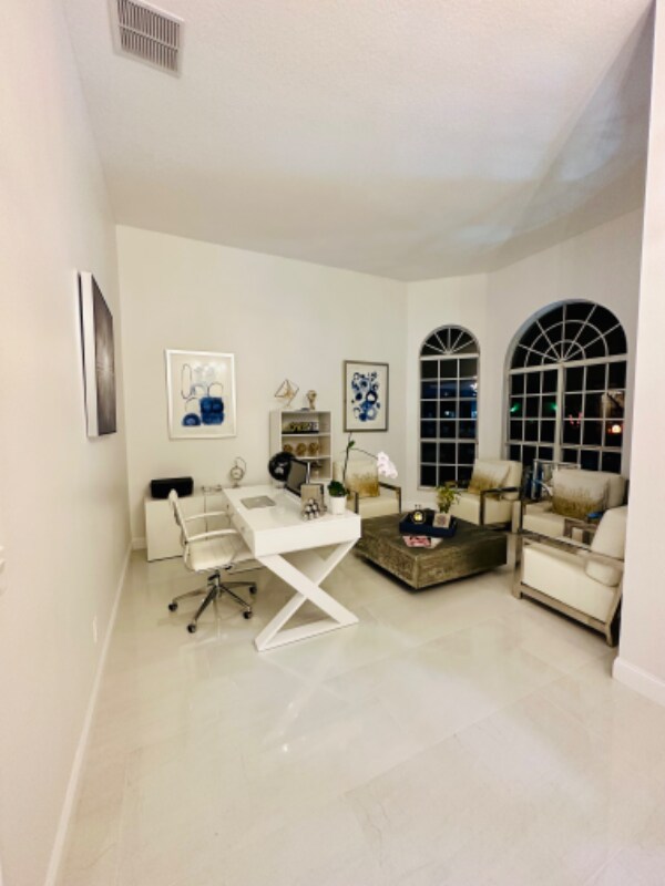 Foto del edificio - 10122 Newington Dr