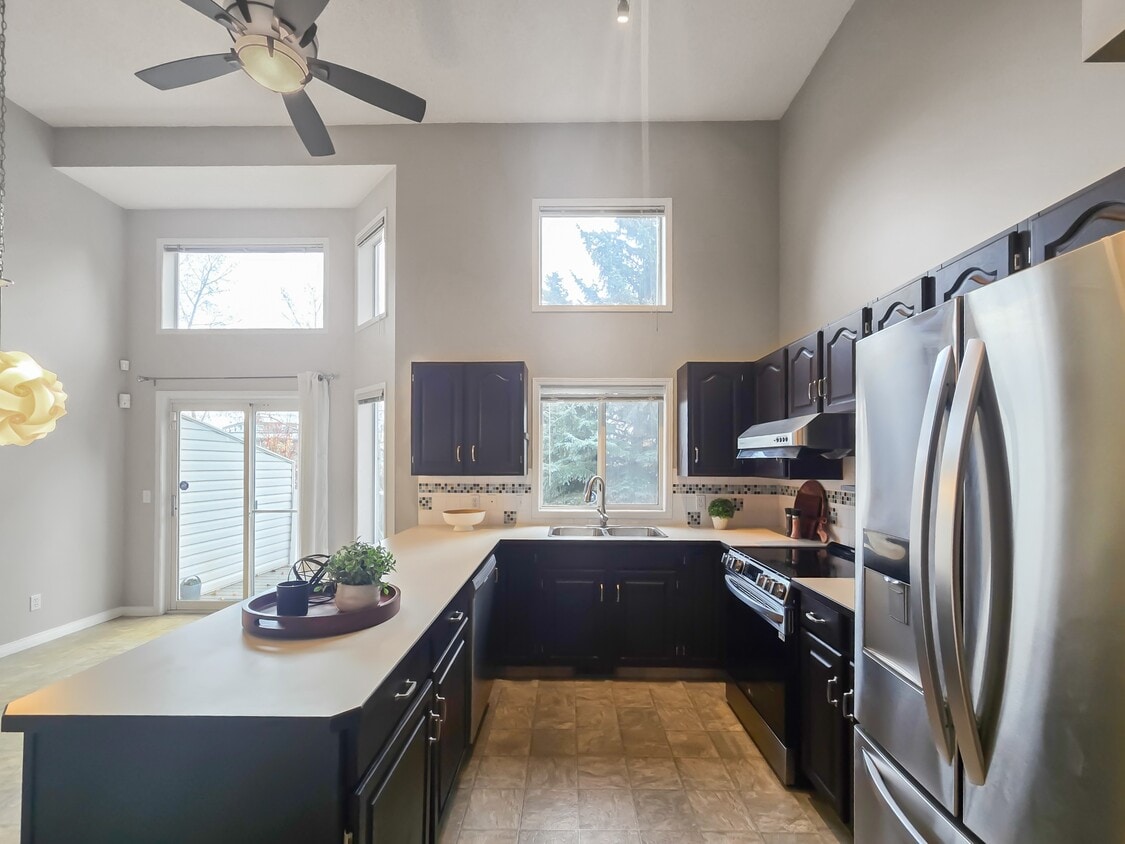 Primary Photo - 51 Kingsland Villas SW