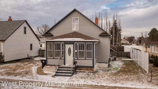 Building Photo - 3 br, 1 bath House - 212 2nd Ave SW