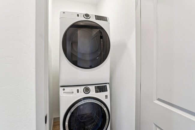 Building Photo - Cottonwood Ranch