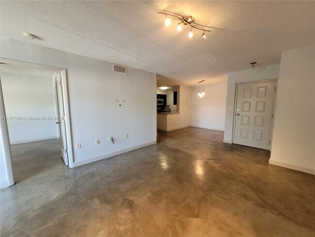 Foto del edificio - 2890 N Oakland Forest Dr