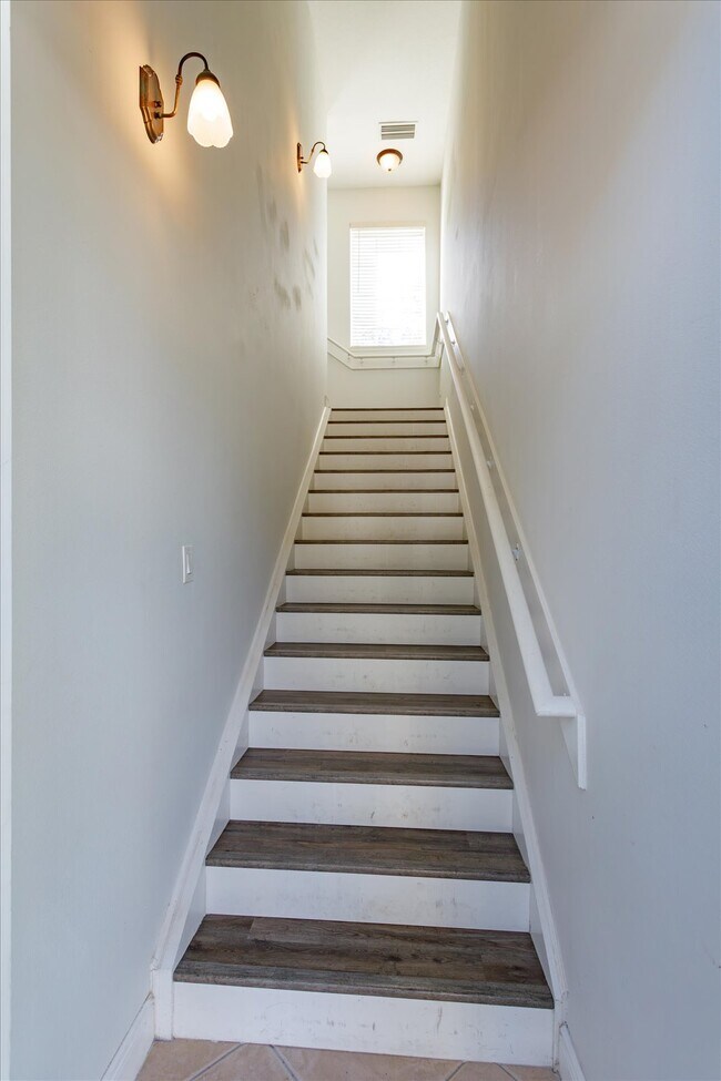 Foto del edificio - 7121 Blue Indigo Cres