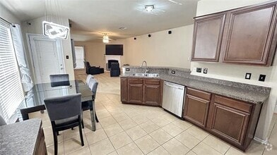Building Photo - 609 Rain Lily Dr