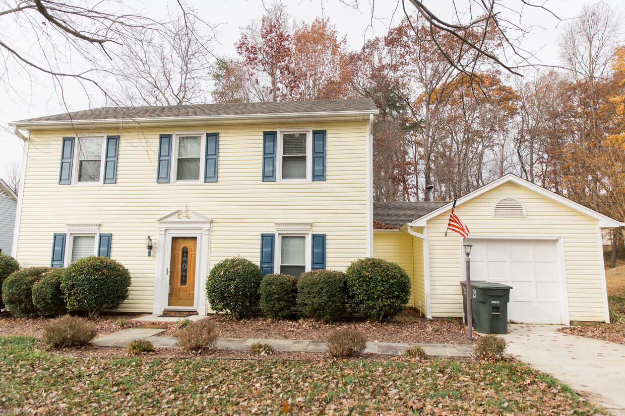 Beautiful home in desirable River Hills neighborhood - 6726 River Hills Drive