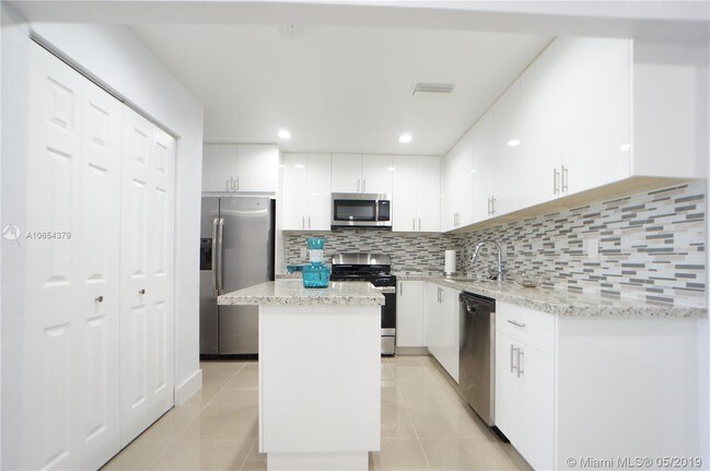 Building Photo - 6604 SW 114th Pl