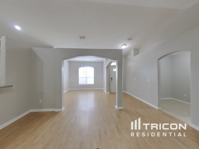 Foto del edificio - 2492 Bentwater Dr W