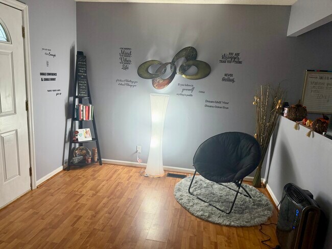 Foto del edificio - 211 Sharon Ln