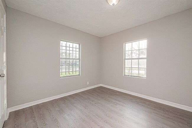 Building Photo - 8304 Darien St