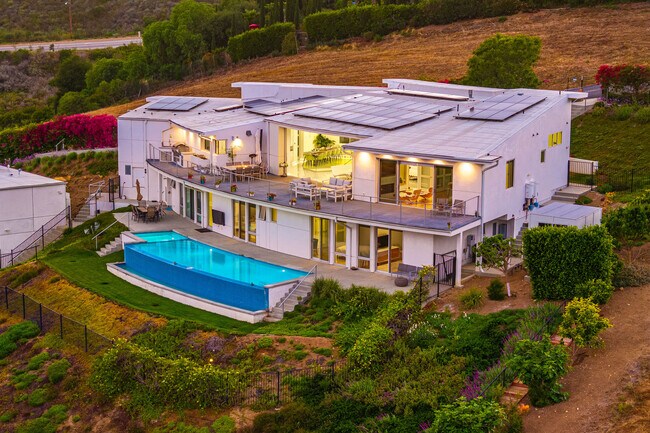 Foto del edificio - 28405 Via Acero St