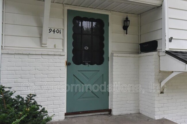 Building Photo - 9401 Outlook Dr