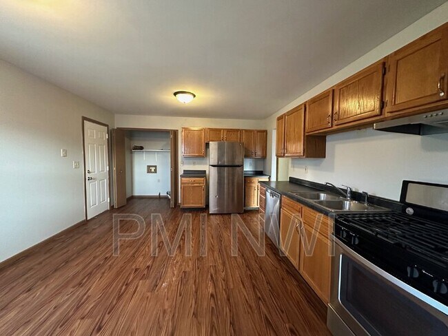 Building Photo - 350 Rickenbacker Ct