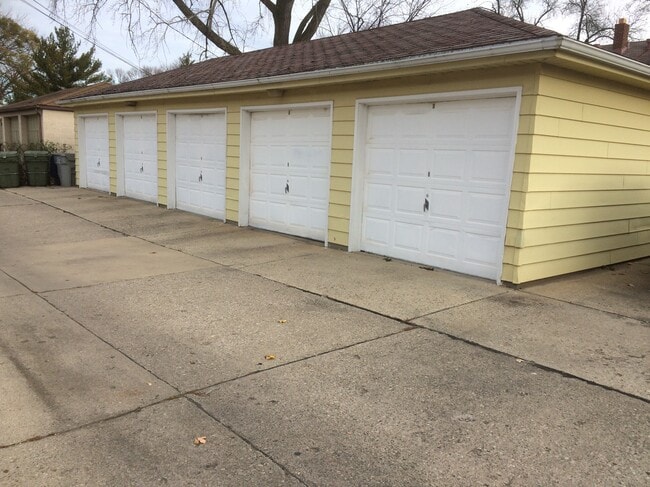 Building Photo - 3171 S 48th St