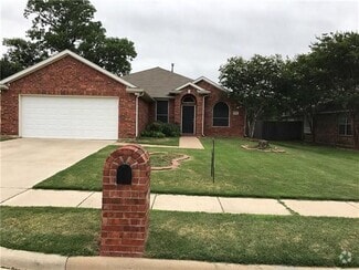 Building Photo - 2406 Blue Holly Dr