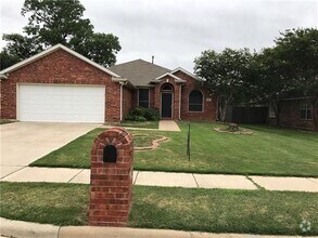 Building Photo - 2406 Blue Holly Dr
