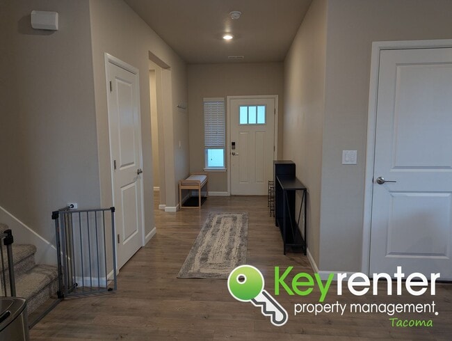 Building Photo - Spacious Northeast Tacoma 3 Bedroom Home for Rent Near Browns Point