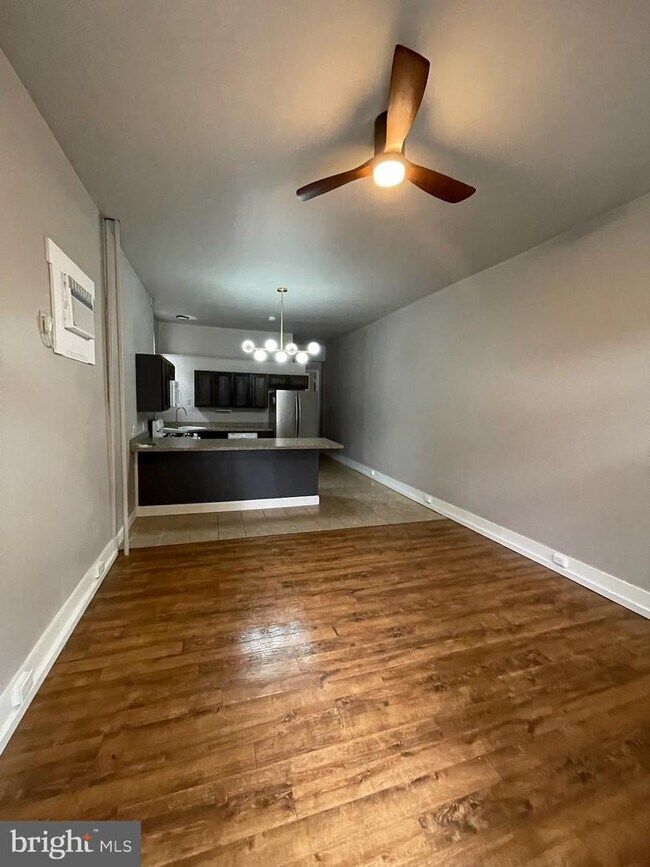 Building Photo - 2201 E Thompson St