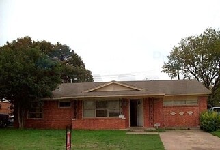 Building Photo - 130 W Cherry Point Dr