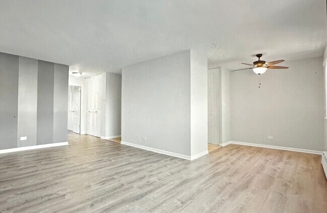 Building Photo - 5531 N Kenmore Ave