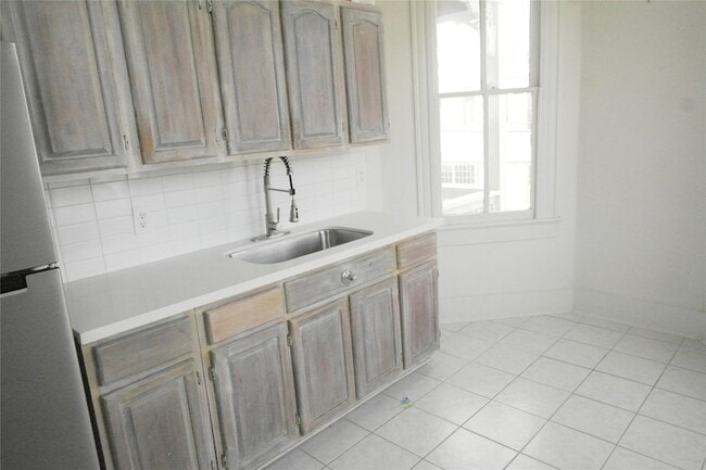 Building Photo - 304 18th St