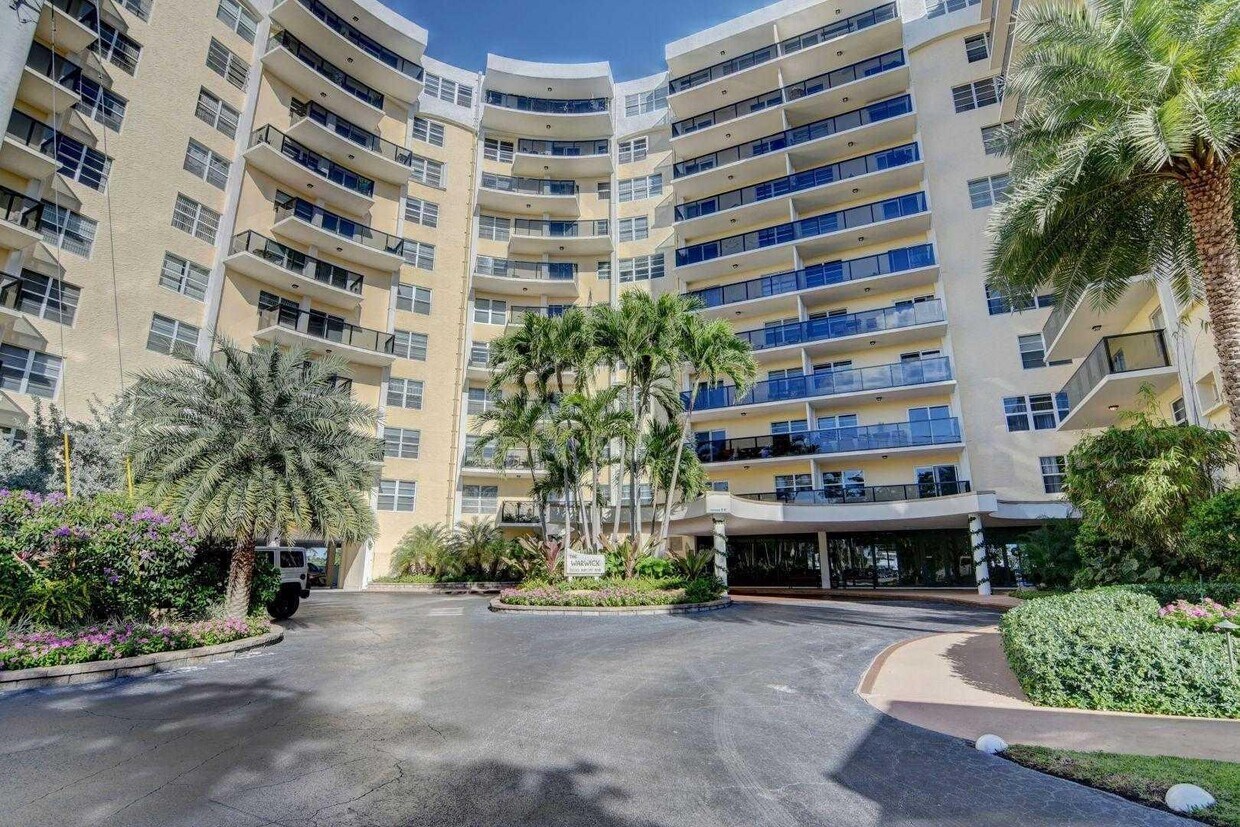 Warwick Condominium main entry w/ guest parks - 5100 DuPont Blvd