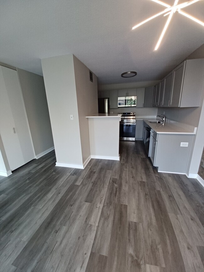 Foto del edificio - 5100 N Marine Dr