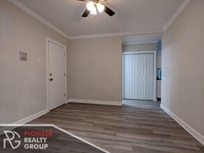 Building Photo - 837 W Cornelia Ave