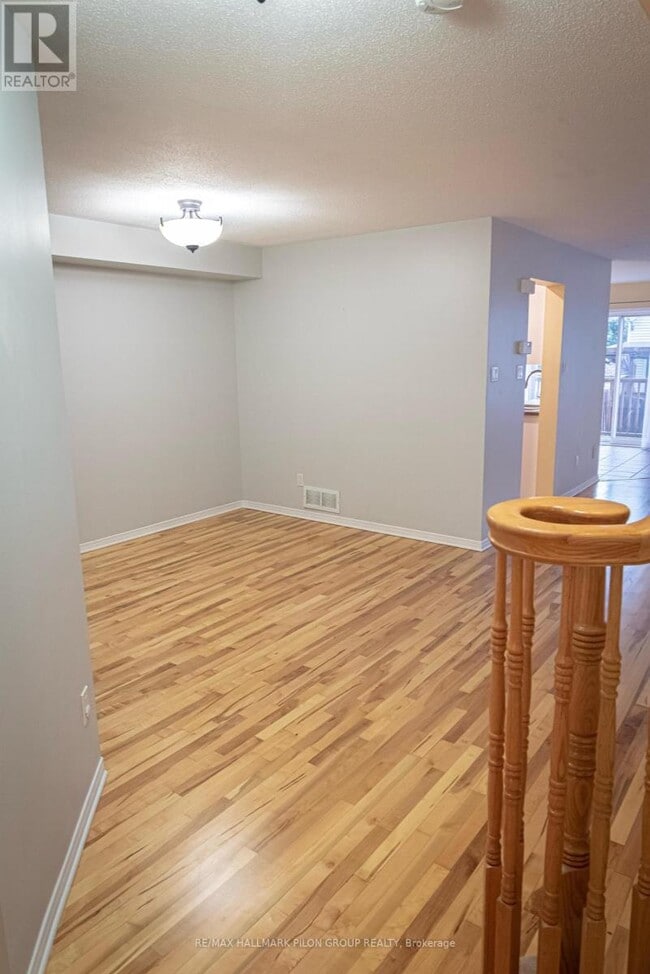 Building Photo - 2077 Bergamot Cir