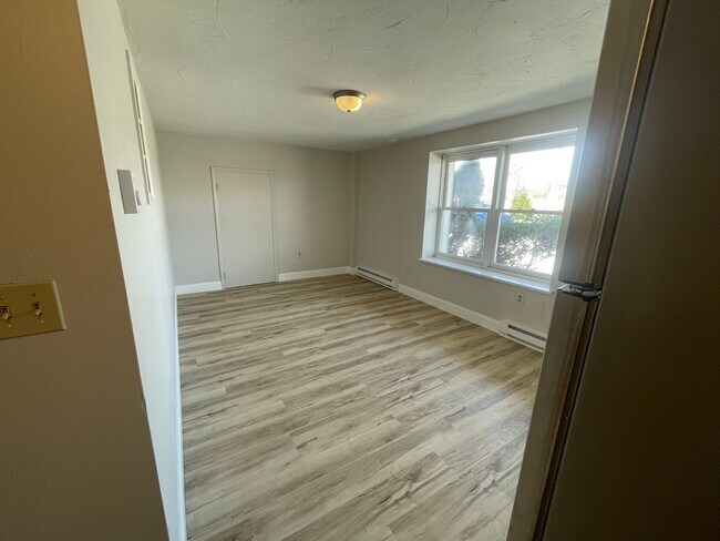 Foto del edificio - 185 N Main St