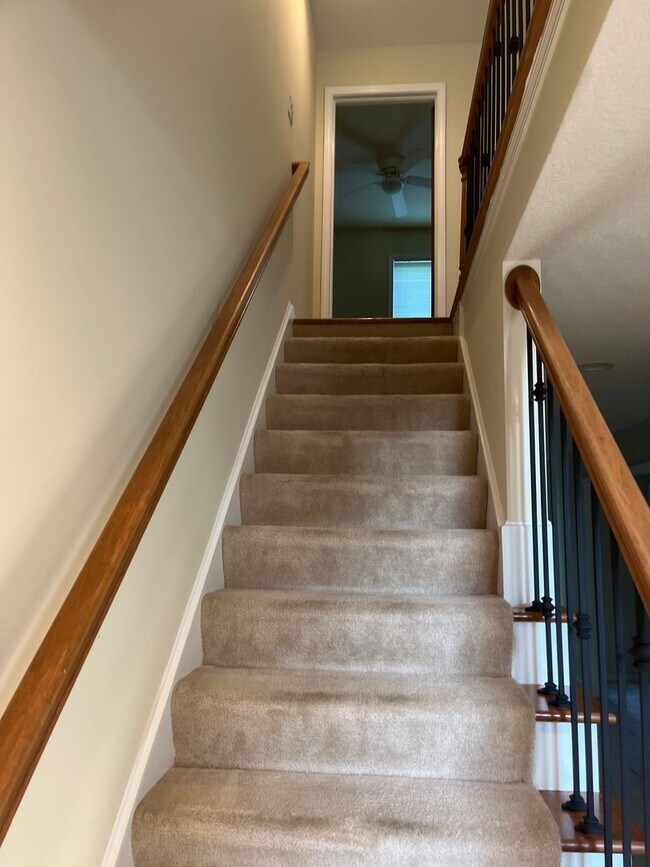Foto del edificio - 494 Radcliff Dr
