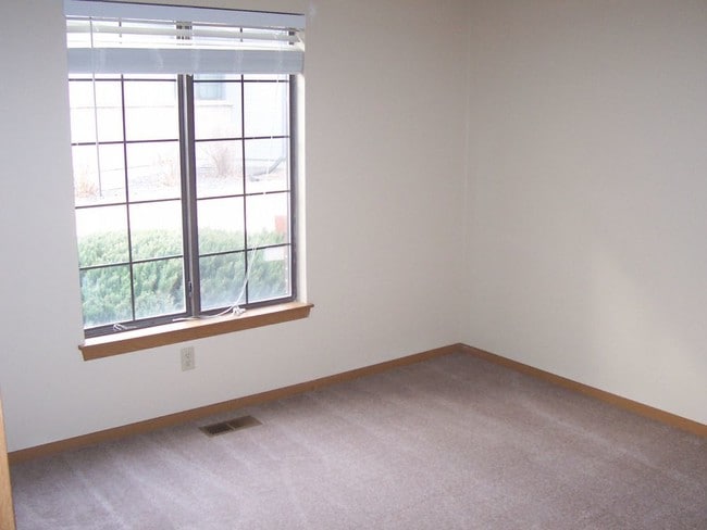 Building Photo - 9147 W Cedar Dr