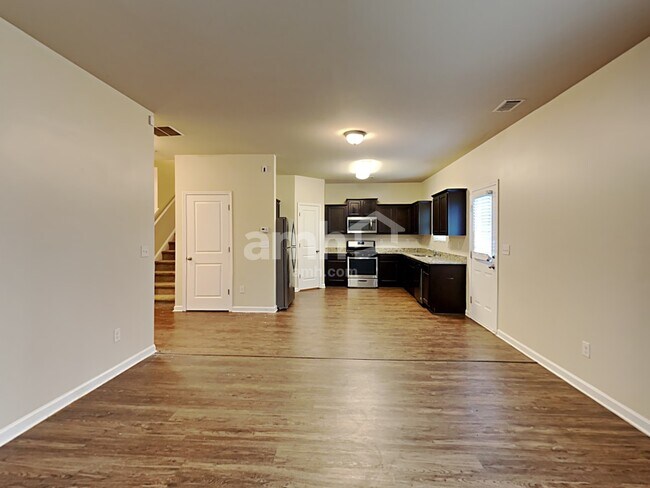 Building Photo - 3525 Mica Cir SE