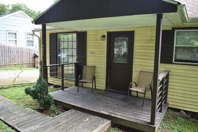 Foto del edificio - 3 Bed/2 Bath Home in East Nashville, Fenced Yard, Hardwood Floors, Minutes to Shelby Bottoms