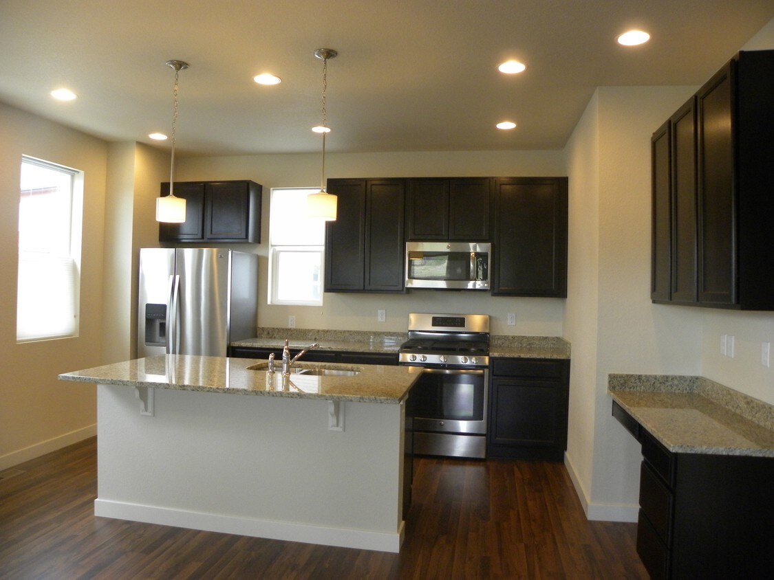 11240 Uptown Ave, Broomfield, CO 80021 Townhome Rentals in Broomfield