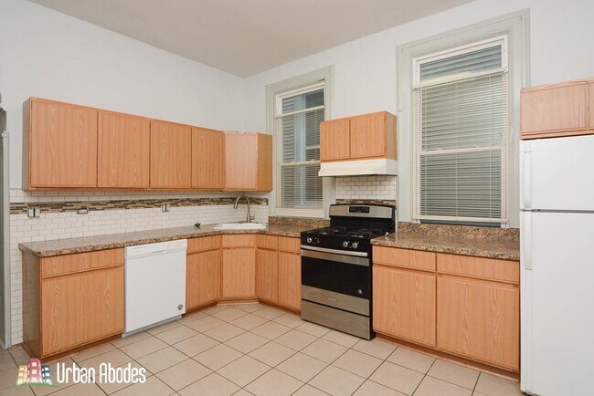 Foto del edificio - 3224 N Racine Ave