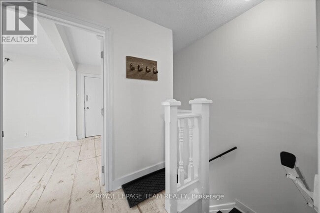 Building Photo - 135 Upper Lorne Pl