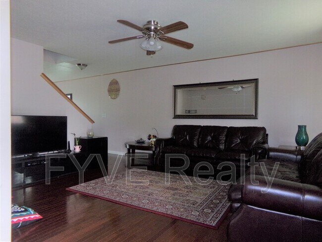 Building Photo - 492 Thistleview Dr