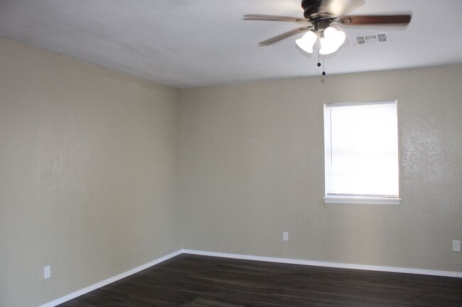 Building Photo - Cute 1 bed! Great location!