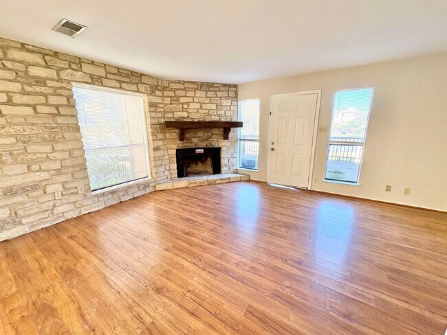 Building Photo - 601 Free Rein