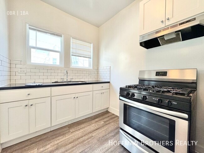 Building Photo - 859 S New Hampshire Ave