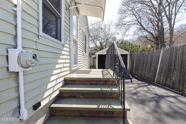 Building Photo - 2 br, 1 bath House - 95 Dale